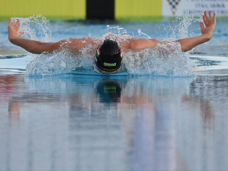 Butterfly stroke for beginners: swimmer practicing his stroke